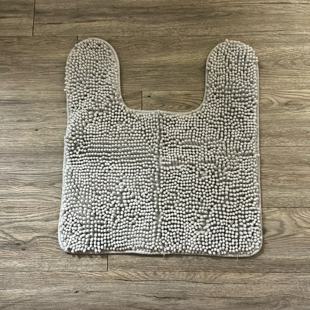 Unused bath mat